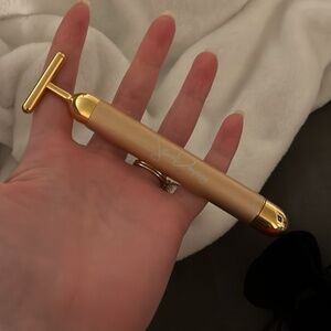 Jillian Dempsey Gold Sculpting Bar